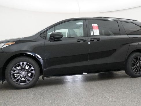 New 2026 Toyota Sienna XSE image 22