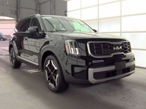 Used 2023 Kia Telluride S w/ S Sunroof Package FWD image 5