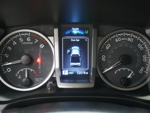 Used 2021 Toyota Tacoma SR5 RWD image 17