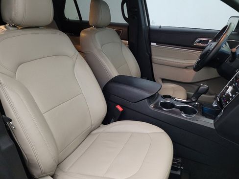 Used 2018 Ford Explorer Limited w/ Ford Safe & Smart Package FWD image 21