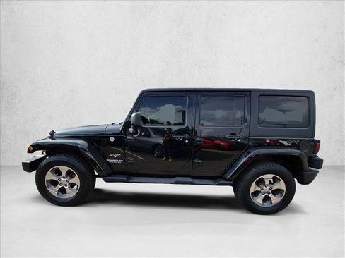 Used 2017 Jeep Wrangler Unlimited Sahara w/ Connectivity Group AWD/4WD image 9