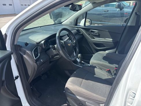 Used 2021 Chevrolet Trax LS w/ Tint and Cruise Package AWD/4WD image 13