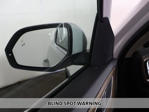 Used 2025 Volkswagen Atlas SE AWD/4WD image 4
