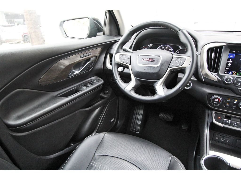 Used 2024 GMC Terrain Denali w/ Denali Premium Package AWD/4WD image 8