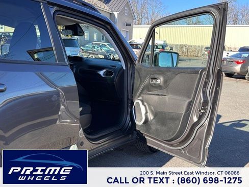 Used 2018 Jeep Renegade Latitude image 16