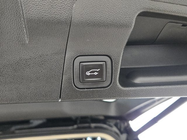 Used 2017 GMC Acadia Denali w/ Technology Package FWD image 17