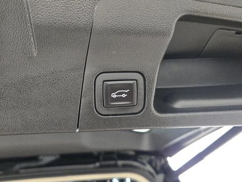 Used 2017 GMC Acadia Denali w/ Technology Package FWD image 17