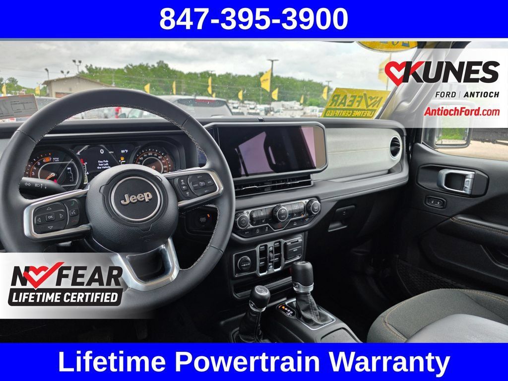 Used 2025 Jeep Wrangler Unlimited Sahara AWD/4WD image 18