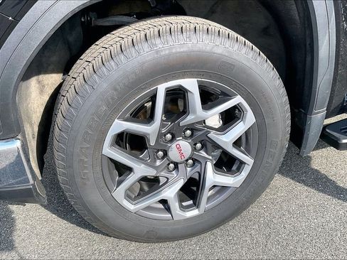 Used 2023 GMC Sierra 1500 SLT w/ SLT Premium Package AWD/4WD image 7
