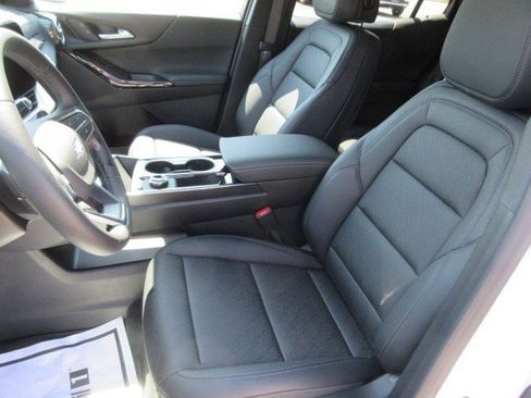 New 2026 Chevrolet Equinox LT w/ Convenience Package II FWD image 16