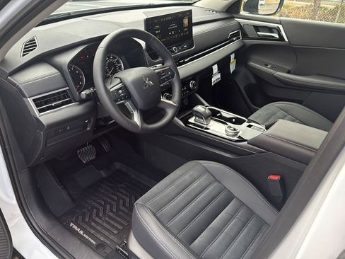 New 2026 Mitsubishi Outlander AWD image 18
