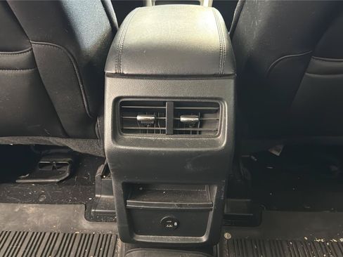 Used 2021 Ford Edge SE FWD image 25