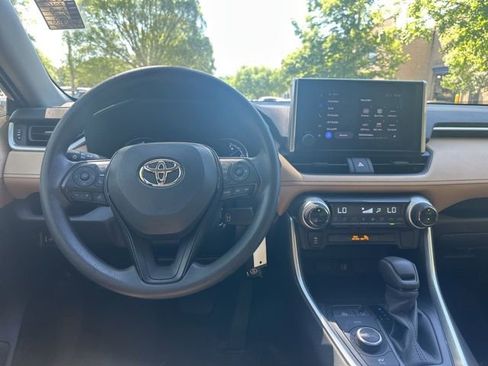 Used 2025 Toyota RAV4 LE AWD/4WD image 11