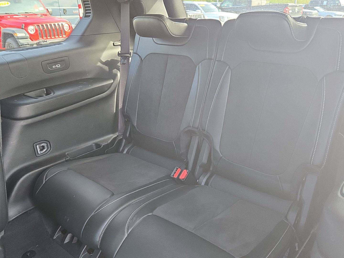 Used 2023 Jeep Grand Cherokee L Laredo RWD image 14