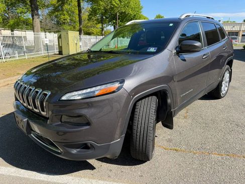 Used 2017 Jeep Cherokee Limited AWD/4WD image 3