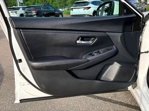 Used 2024 Nissan Sentra SV FWD image 9