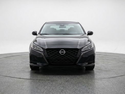 Used 2025 Nissan Altima 2.5 SV image 2