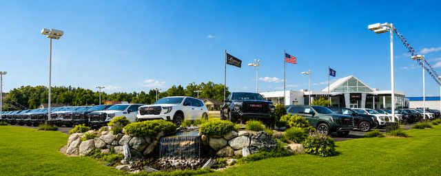 Used 2023 GMC Acadia SLT w/ Elevation Edition AWD/4WD image 14
