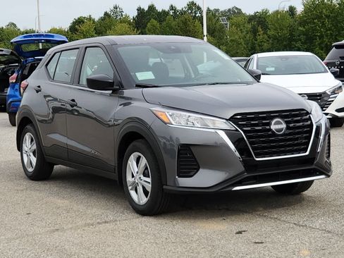 New 2025 Nissan Kicks Play S image 2