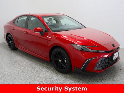 Used 2025 Toyota Camry SE w/ Convenience Package image 4