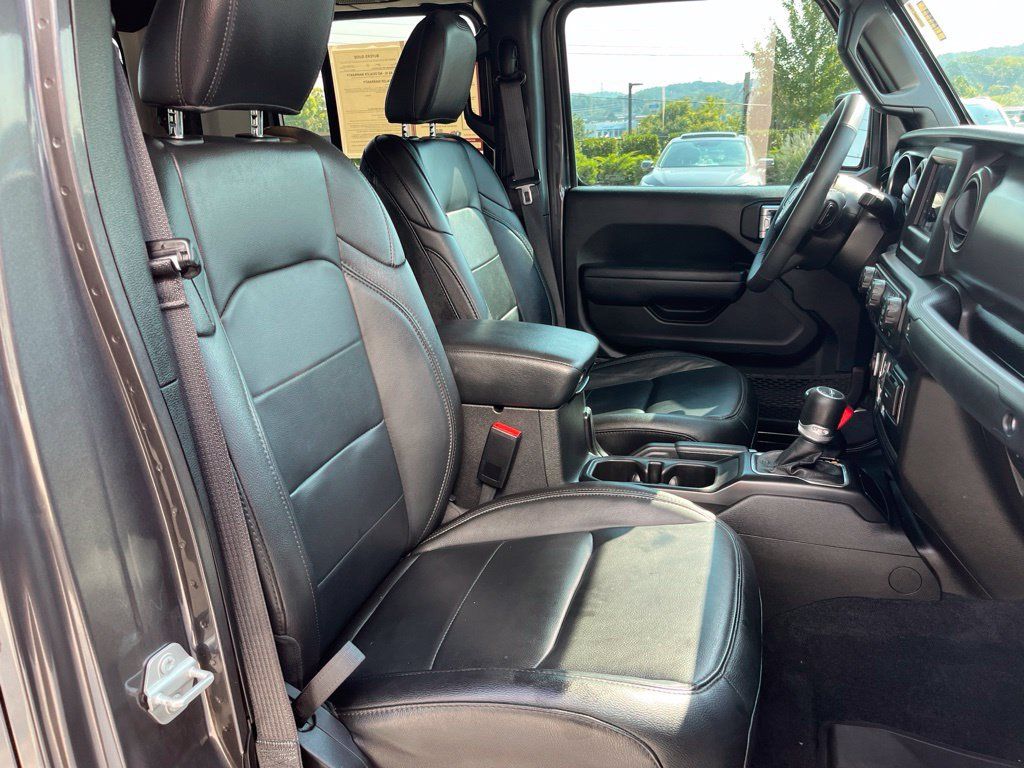 Used 2023 Jeep Gladiator Mojave AWD/4WD image 29