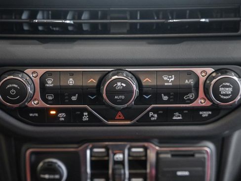 Used 2024 Jeep Wrangler Unlimited Rubicon 392 image 28