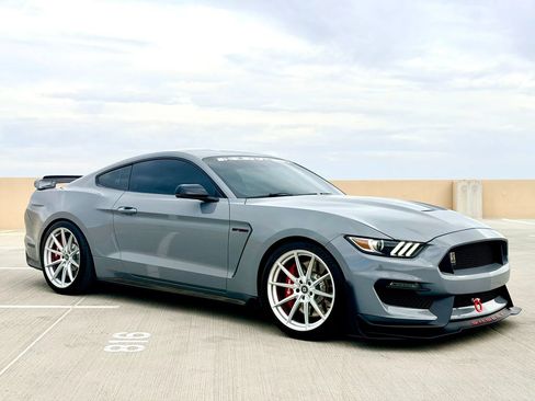 Used 2016 Ford Mustang Shelby GT350 w/ Technology Package RWD image 2