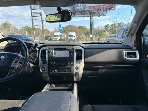 Used 2018 Nissan Titan SV w/ SV Convenience Package RWD image 27