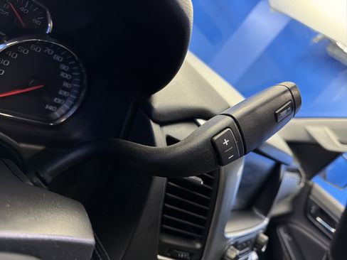 Used 2018 Chevrolet Suburban LT image 18