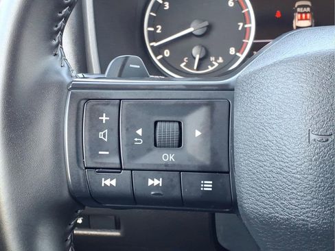 Used 2025 Nissan Rogue SV FWD image 31