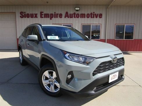 Used 2021 Toyota RAV4 XLE w/ Convenience Package AWD/4WD image 1
