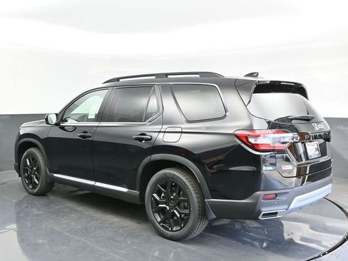Used 2025 Honda Pilot Touring image 3