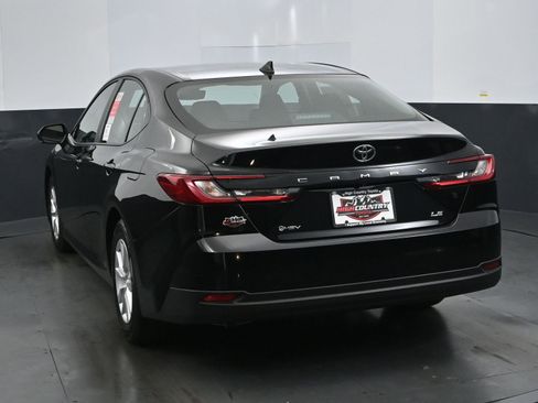 Used 2025 Toyota Camry LE image 4