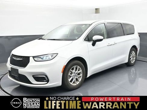 Used 2023 Chrysler Pacifica Touring-L FWD image 1