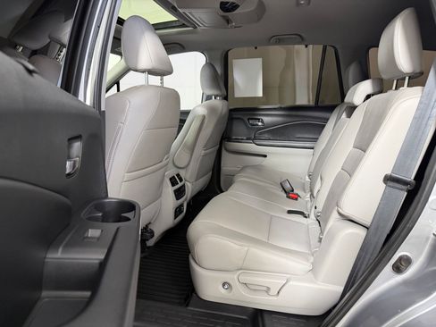 Used 2021 Honda Pilot Touring image 22