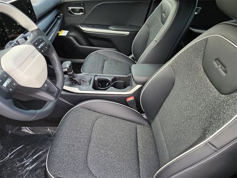 New 2025 Kia K4 GT-Line image 9