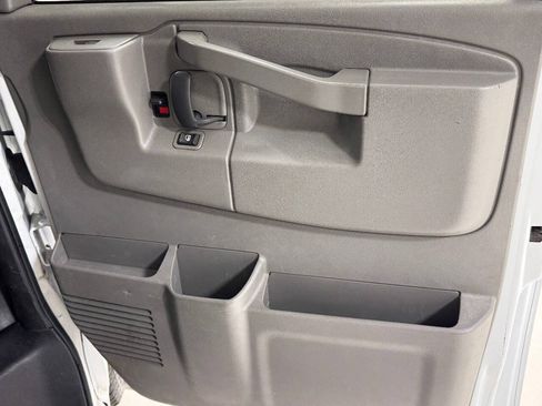 Used 2016 Chevrolet Express 2500 RWD image 33