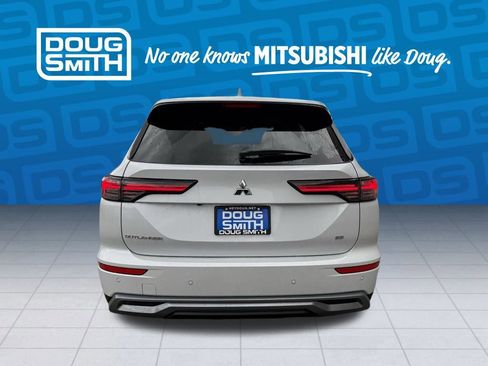 New 2026 Mitsubishi Outlander SE image 3