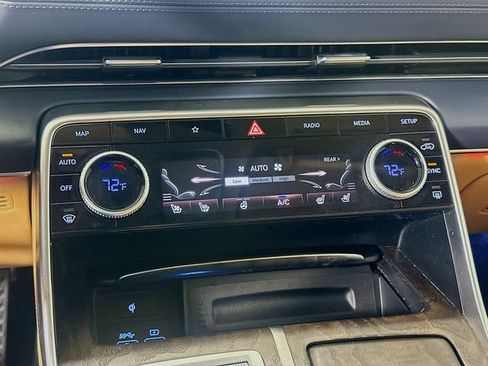 Used 2022 Genesis GV80 2.5T w/ Prestige Package 04 AWD/4WD image 16