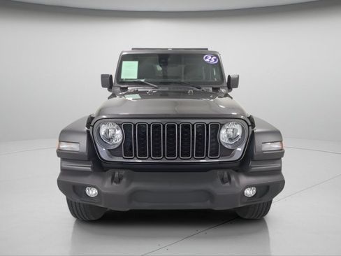 Used 2025 Jeep Wrangler Sport AWD/4WD image 2