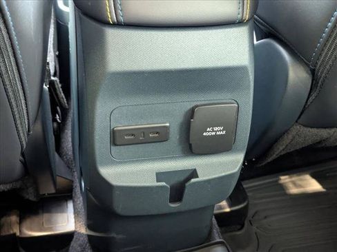 Used 2025 Ford Maverick Lobo AWD/4WD image 16