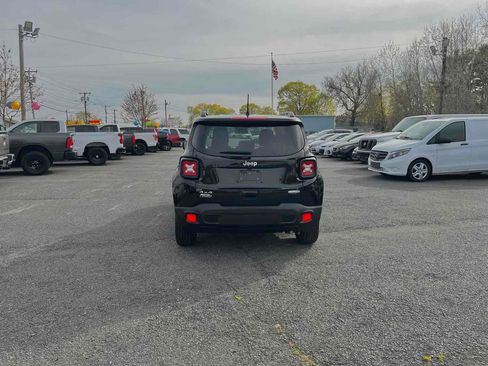 Used 2018 Jeep Renegade Latitude image 6