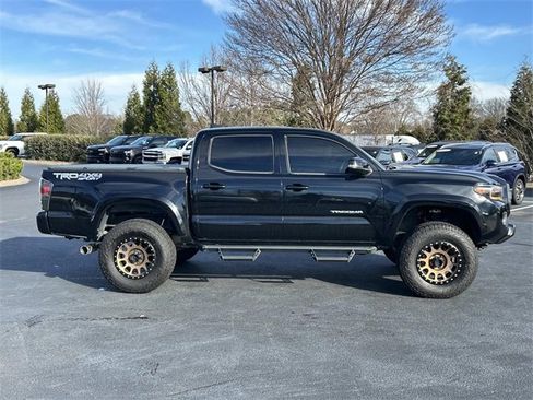Used 2019 Toyota Tacoma TRD Sport image 3
