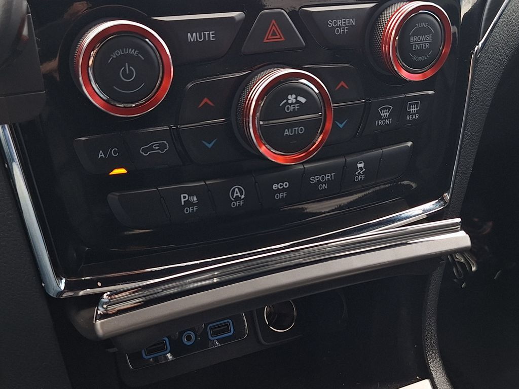 Used 2020 Jeep Grand Cherokee Limited AWD/4WD image 24