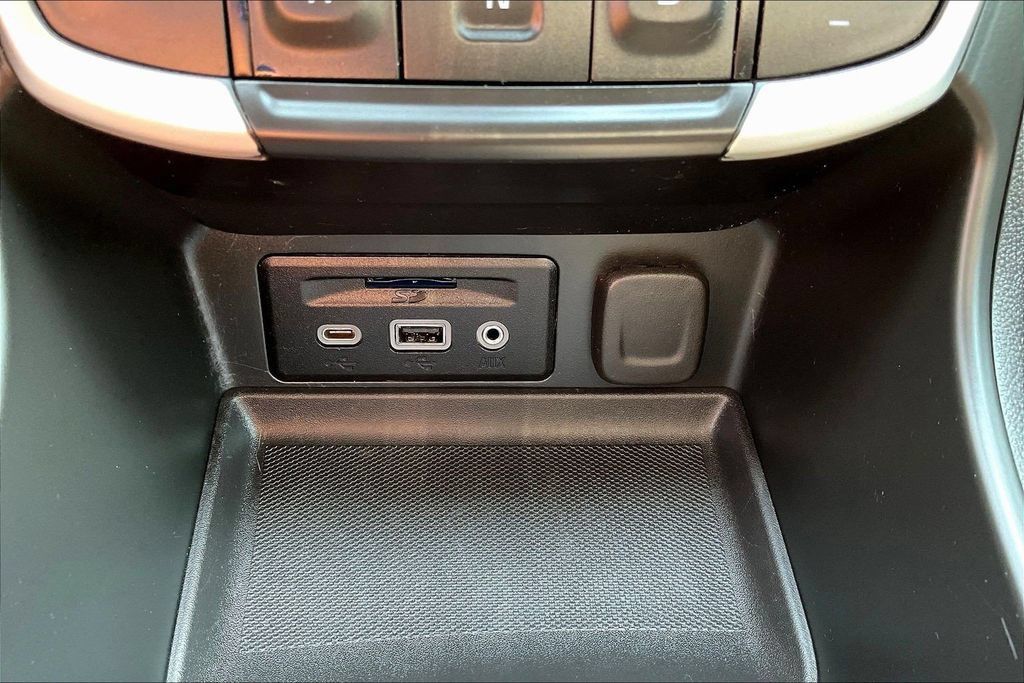 Used 2023 GMC Terrain SLT w/ Elevation Edition FWD image 19