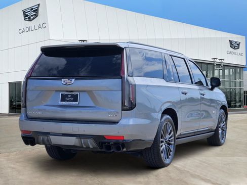 Used 2024 Cadillac Escalade ESV V w/ Heavy-Duty Trailer Package AWD/4WD image 5
