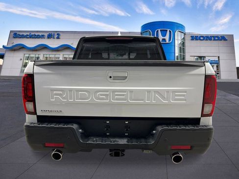 New 2026 Honda Ridgeline Black Edition image 4