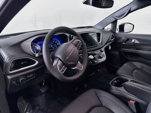 New 2027 Chrysler Pacifica Select FWD image 9
