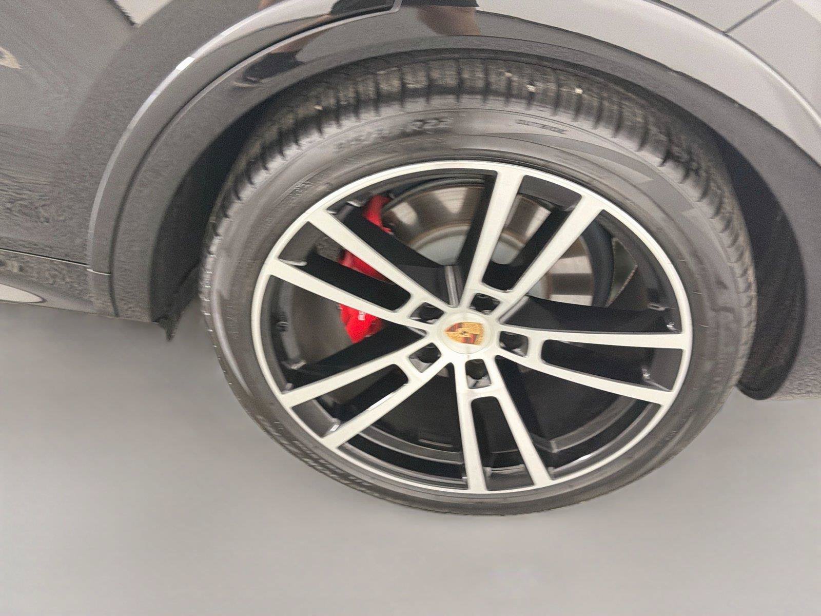 Certified 2026 Porsche Cayenne GTS AWD/4WD image 12
