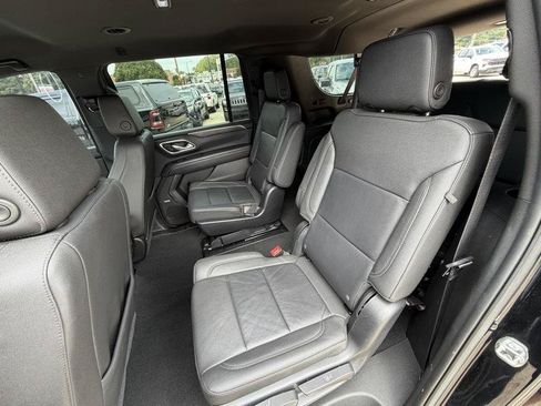 Used 2023 Chevrolet Suburban LT RWD image 14